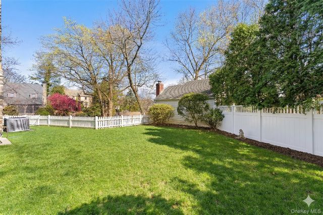 18 Wellyn Road, Bronxville, NY 10708