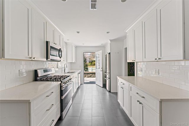18 Wellyn Road, Bronxville, NY 10708