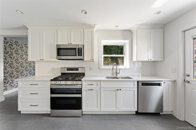 18 Wellyn Road, Bronxville, NY 10708