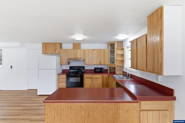 4376 Amherst Ct NE, Salem, OR 97305