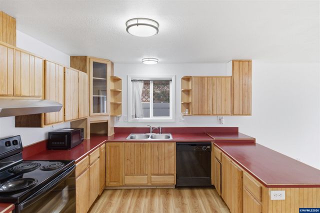 4376 Amherst Ct NE, Salem, OR 97305