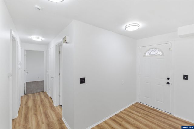 4376 Amherst Ct NE, Salem, OR 97305