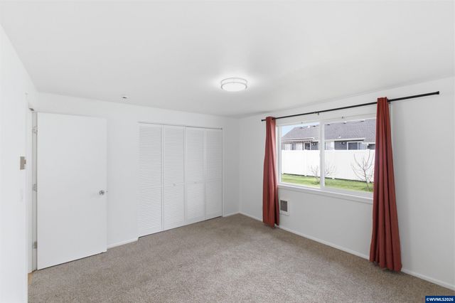 4376 Amherst Ct NE, Salem, OR 97305