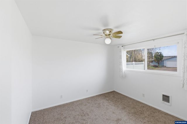 4376 Amherst Ct NE, Salem, OR 97305