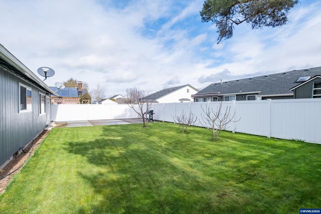 4376 Amherst Ct NE, Salem, OR 97305