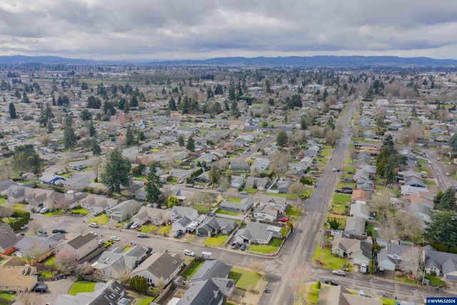 4376 Amherst Ct NE, Salem, OR 97305