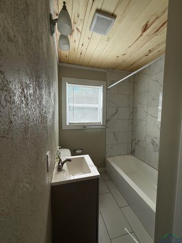 1402 Mahlow, Longview, TX 75601