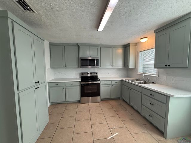 1402 Mahlow, Longview, TX 75601