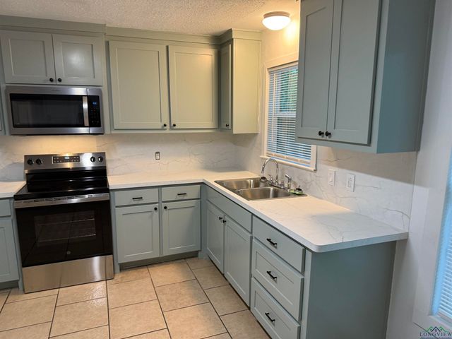 1402 Mahlow, Longview, TX 75601