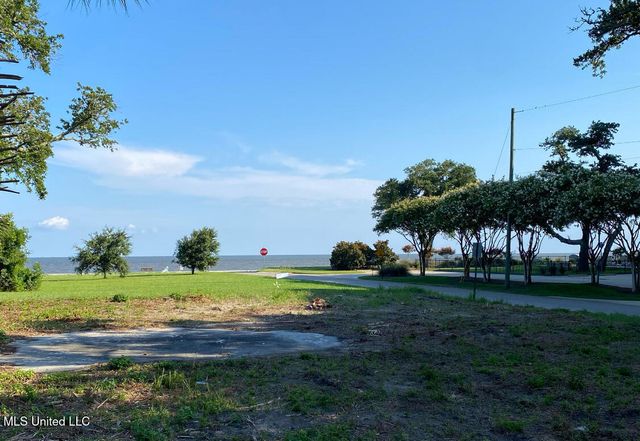 120 Boisdore Avenue, Pass Christian, MS 39571