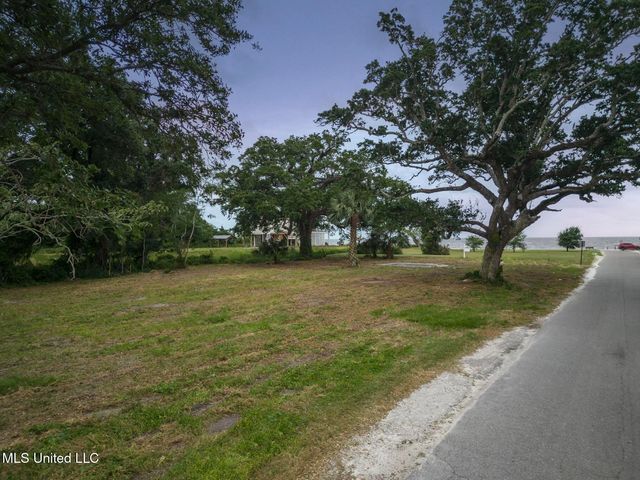 120 Boisdore Avenue, Pass Christian, MS 39571