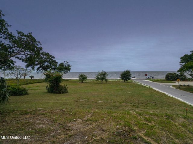 120 Boisdore Avenue, Pass Christian, MS 39571