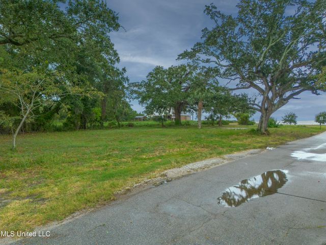 120 Boisdore Avenue, Pass Christian, MS 39571