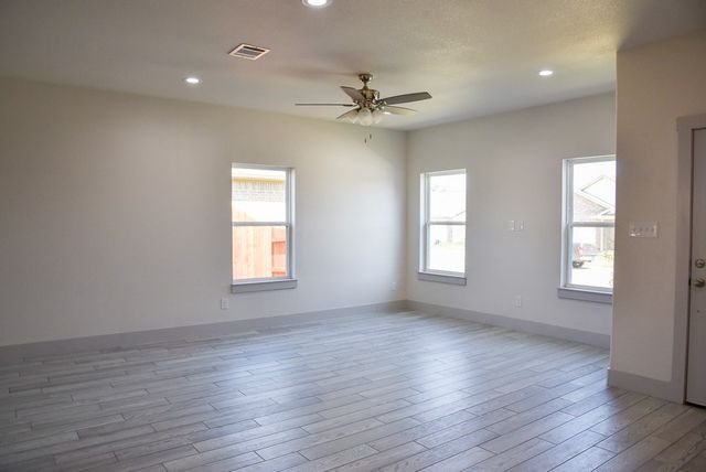 912 Avagail Avenue, Springtown, TX 76082