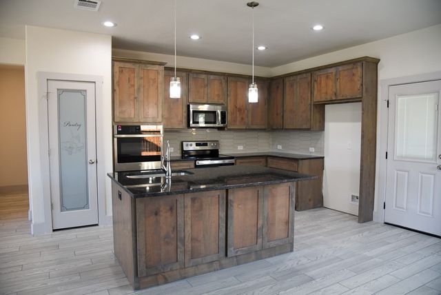 912 Avagail Avenue, Springtown, TX 76082