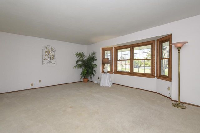 770 Linden LANE, Brookfield, WI 53045