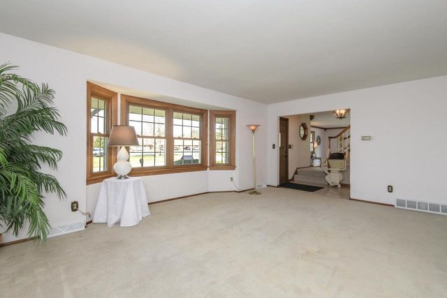 770 Linden LANE, Brookfield, WI 53045