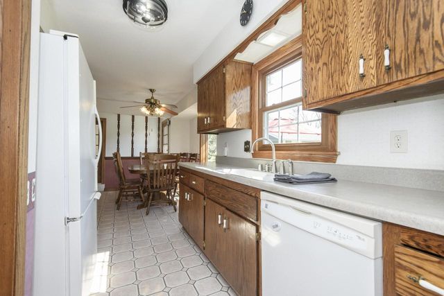 770 Linden LANE, Brookfield, WI 53045