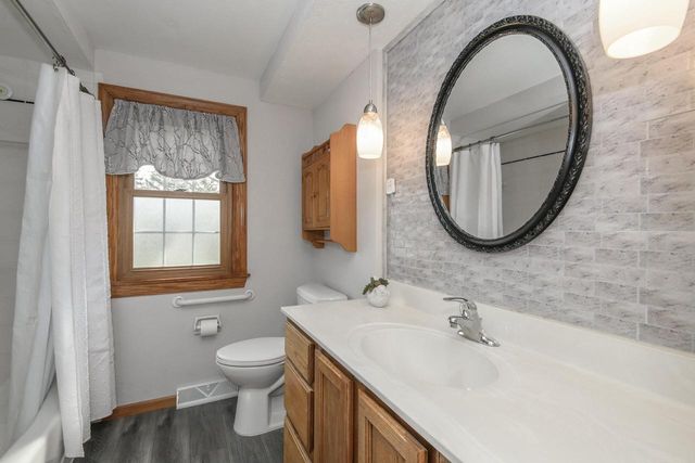 770 Linden LANE, Brookfield, WI 53045