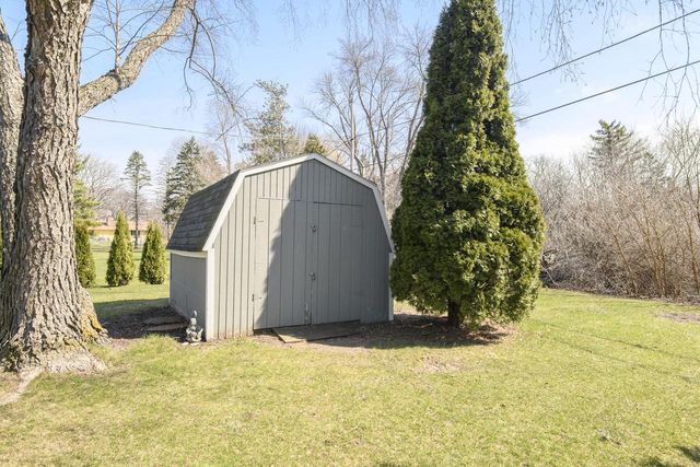 770 Linden LANE, Brookfield, WI 53045