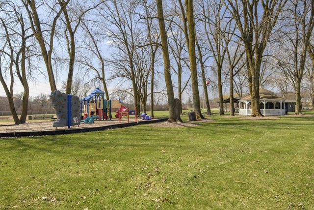 770 Linden LANE, Brookfield, WI 53045