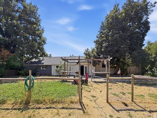 340 W PORTER LN, Centerville, UT 84014