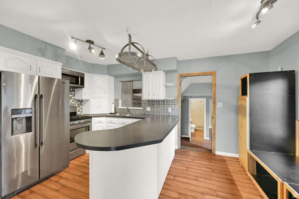 340 W PORTER LN, Centerville, UT 84014 — photo 4