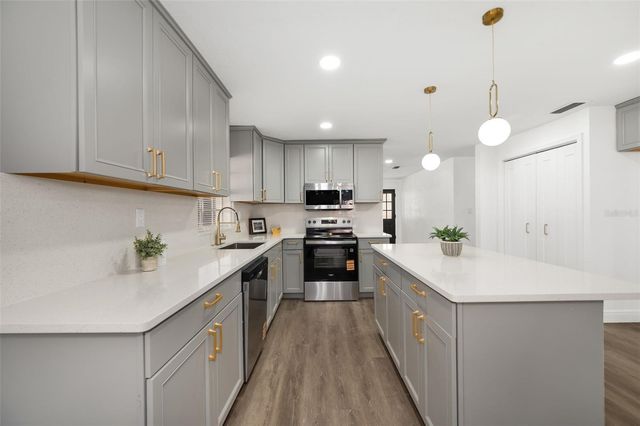 3725 NW 8TH AVENUE, Gainesville, FL 32605