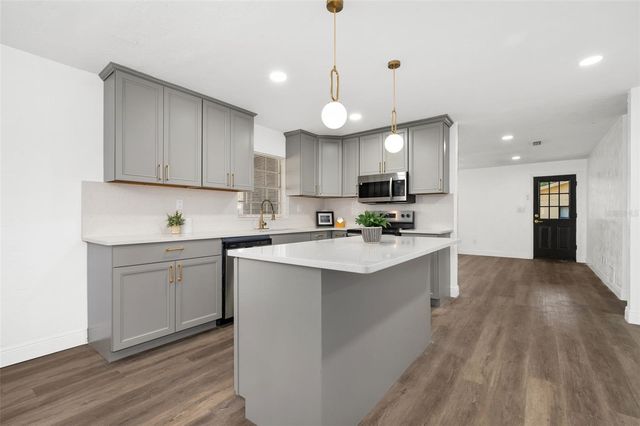 3725 NW 8TH AVENUE, Gainesville, FL 32605