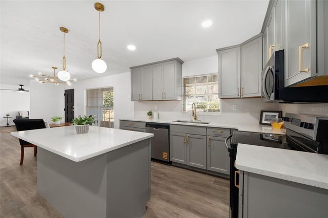 3725 NW 8TH AVENUE, Gainesville, FL 32605