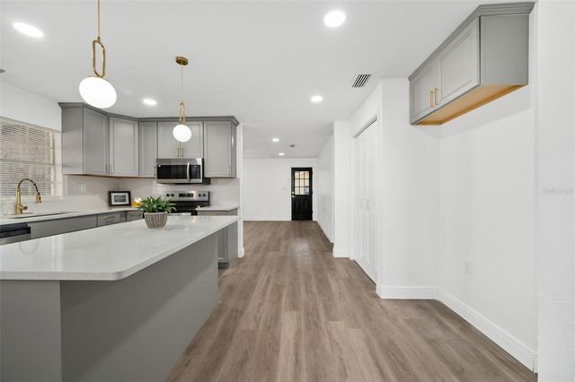 3725 NW 8TH AVENUE, Gainesville, FL 32605