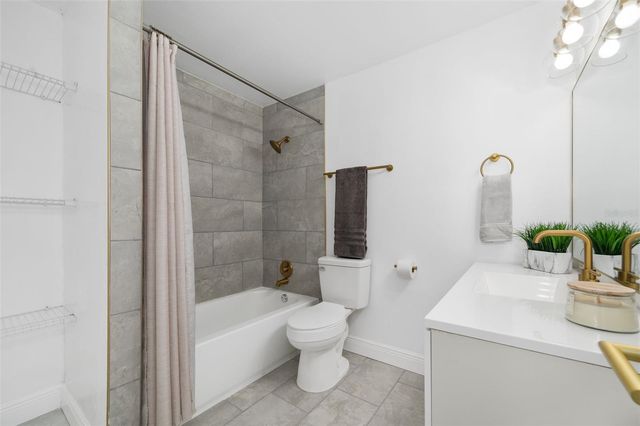 3725 NW 8TH AVENUE, Gainesville, FL 32605