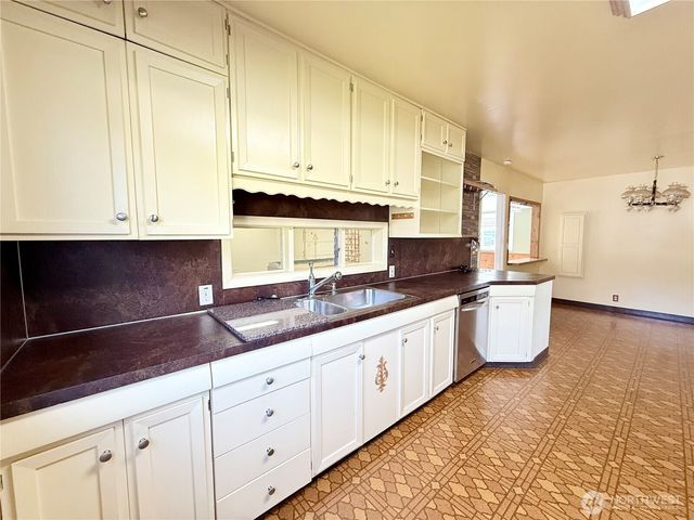 124 N 9th Street, Mccleary, WA 98557