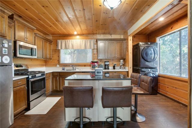 15 Ponderosa Pike, Running Springs, CA 92382