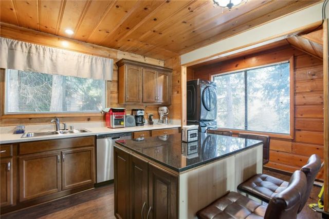 15 Ponderosa Pike, Running Springs, CA 92382