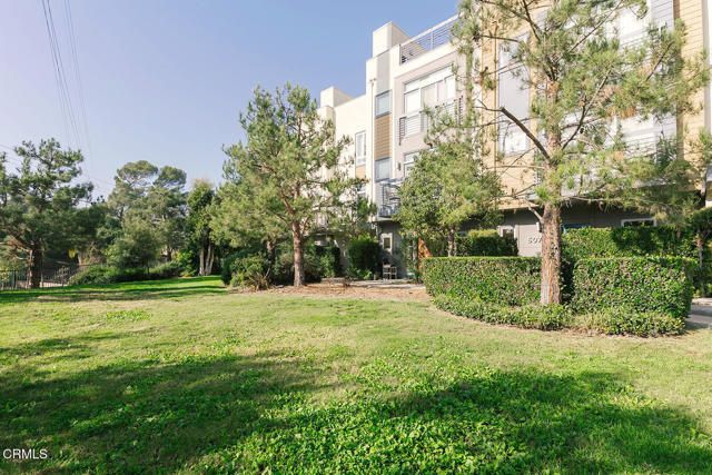 2753 Waverly Drive 302, Los Angeles, CA 90039