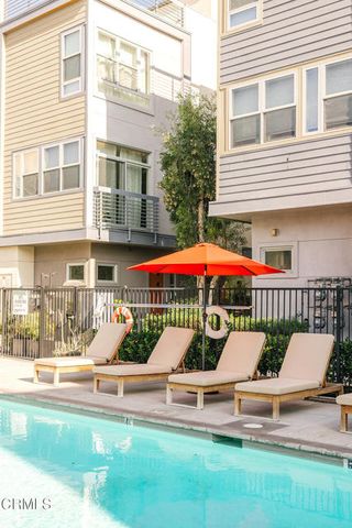 2753 Waverly Drive 302, Los Angeles, CA 90039