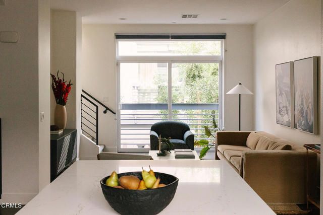 2753 Waverly Drive 302, Los Angeles, CA 90039