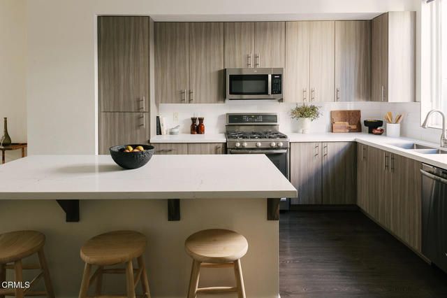 2753 Waverly Drive 302, Los Angeles, CA 90039