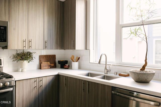 2753 Waverly Drive 302, Los Angeles, CA 90039