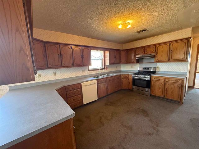 11207 NE 165th St, Fletcher, OK 73541