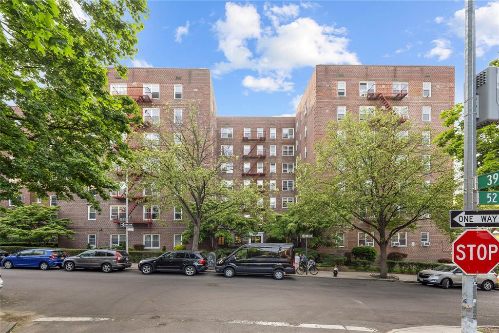 3920 52nd st 2g, Woodside, NY 11377