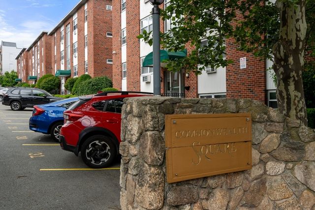 14 Commonwealth Court 11, Boston, MA 02135