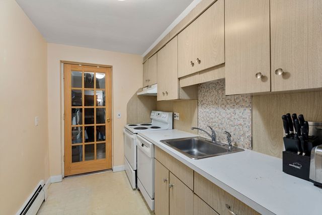 14 Commonwealth Court 11, Boston, MA 02135