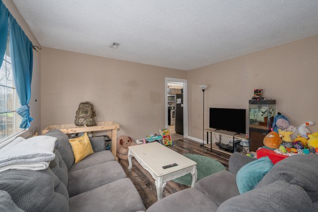 216 Tobacco Rd, Clarksville, TN 37042