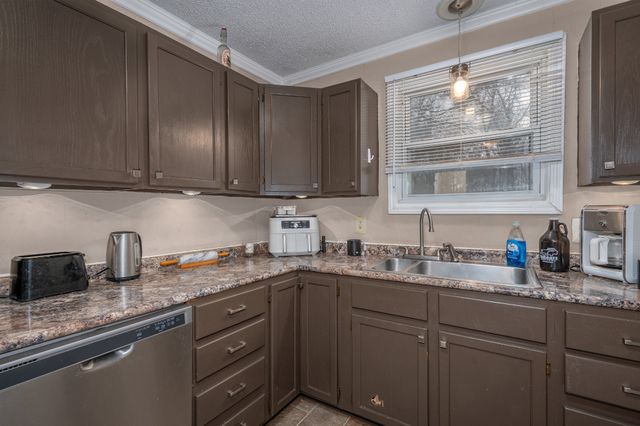 216 Tobacco Rd, Clarksville, TN 37042