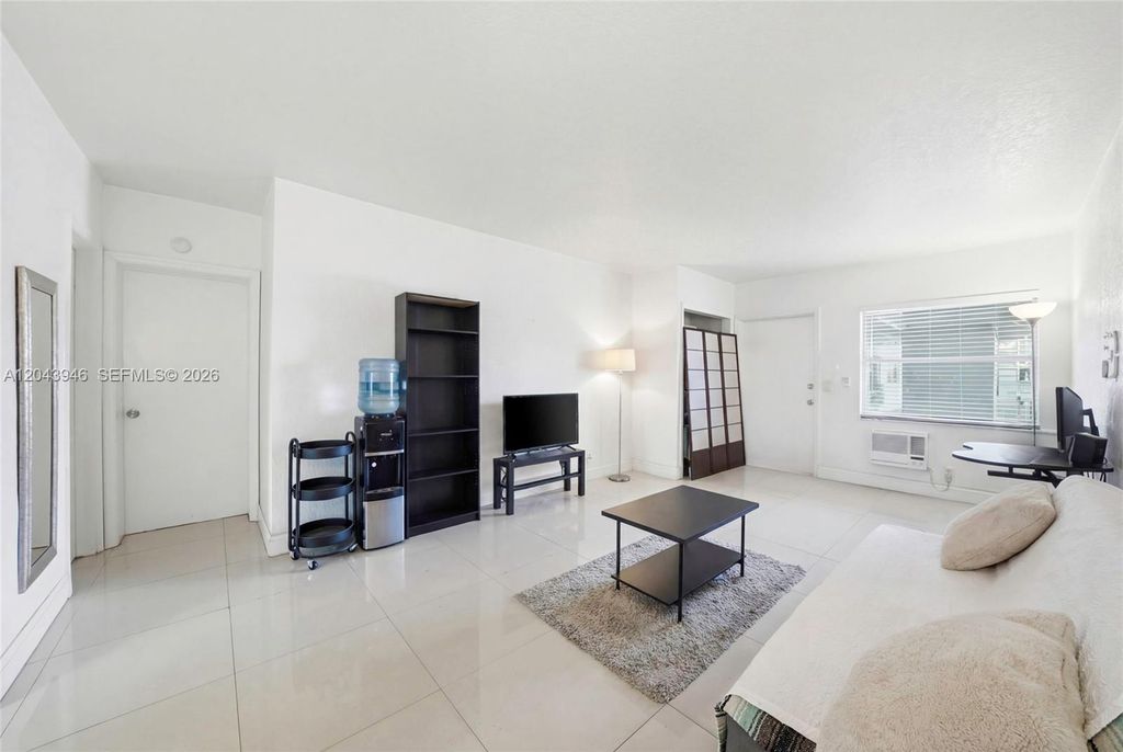 1100 NE 9th Ave 105, Fort Lauderdale, FL 33304