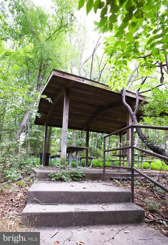 2051 MADRILLON RD, Vienna, VA 22182