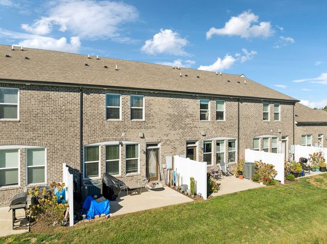 427 Deveron Dr, Gallatin, TN 37066