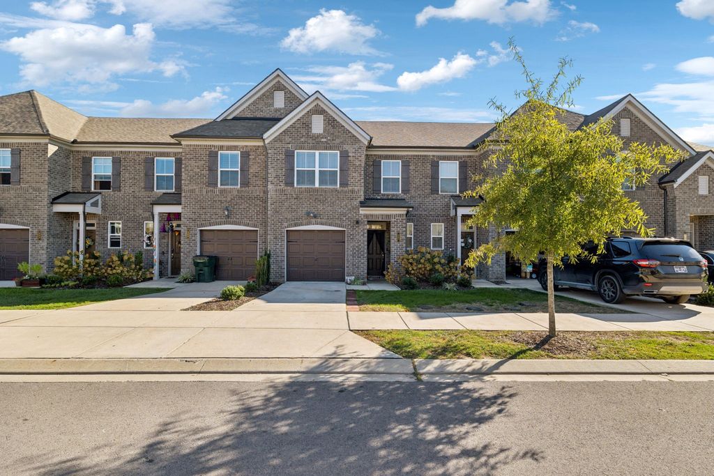 427 Deveron Dr, Gallatin, TN 37066